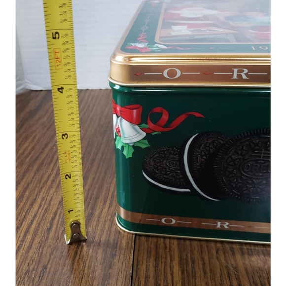 1993 Oreo Cookie Tin Green Unlock the Magic Christmas Morning Santa Tree Vintage - Picture 8 of 10